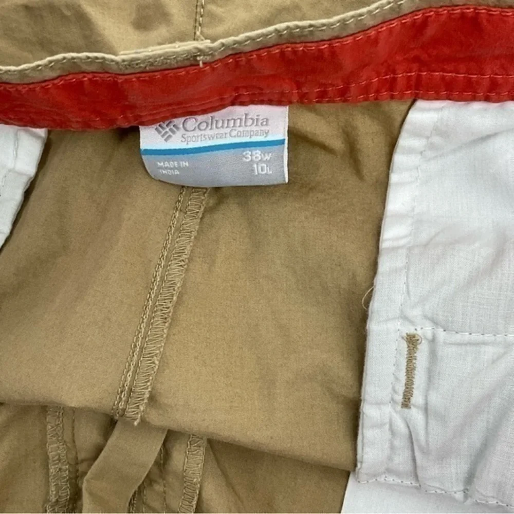 Columbia Khaki Light Weight Shorts Size 38‎ L6